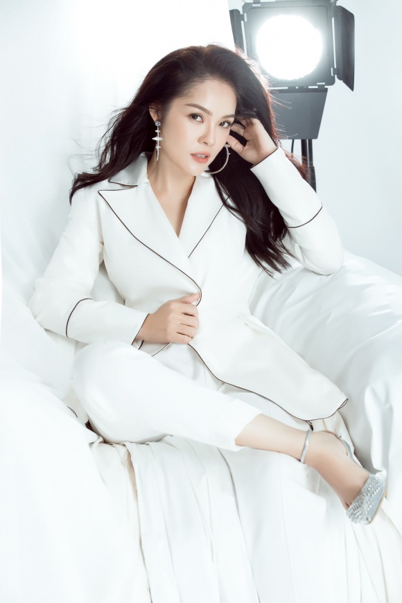 Dương Cẩm Lynh lần đầu lột xác cá tính, gai góc trong bộ ảnh mới-6