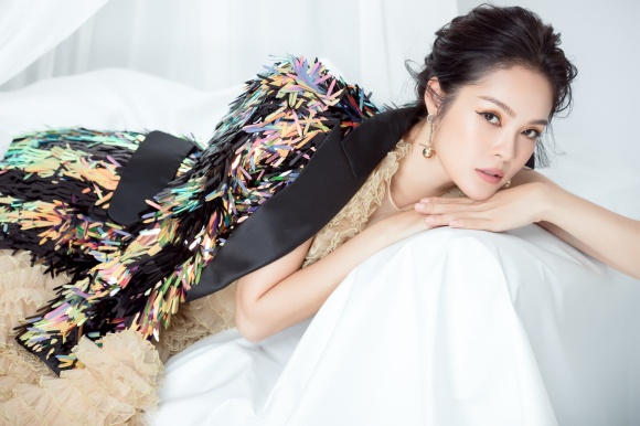 Dương Cẩm Lynh lần đầu lột xác cá tính, gai góc trong bộ ảnh mới-10