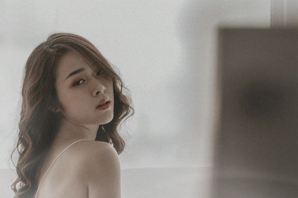 Diệp Bảo Ngọc hở vai trần gợi cảm, khẳng định đẹp hơn nhờ không quan tâm thị phi-9