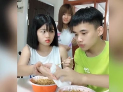 Tình yêu đơn giản là khi làm sai bạn vẫn luôn được yêu thương
