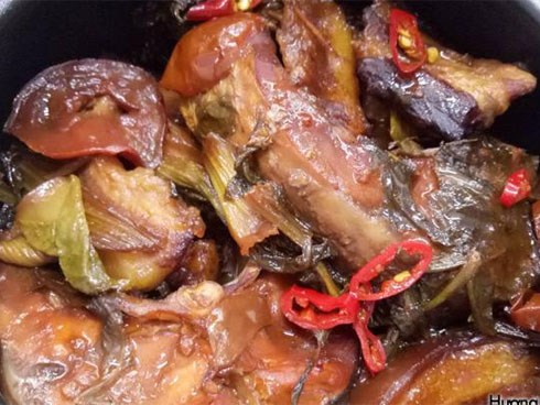 Cá kho dưa đậm đà ngon miệng, chồng ăn