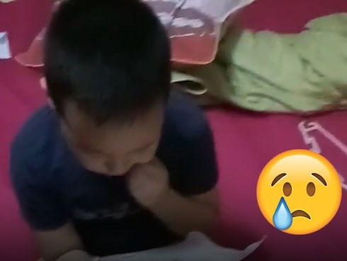 Vừa đọc bẳng cửu chương vừa sụt sùi khóc, ai đã từng thế này?