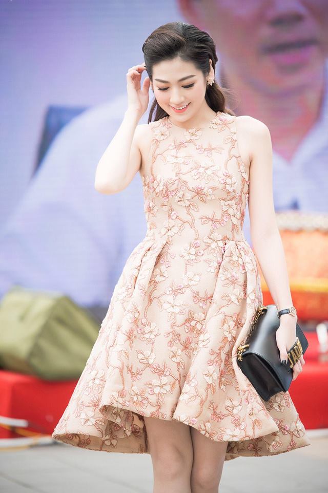 Vẻ cuốn hút của nàng Á hậu sinh năm 1993 sắp lấy chồng kém tuổi-3