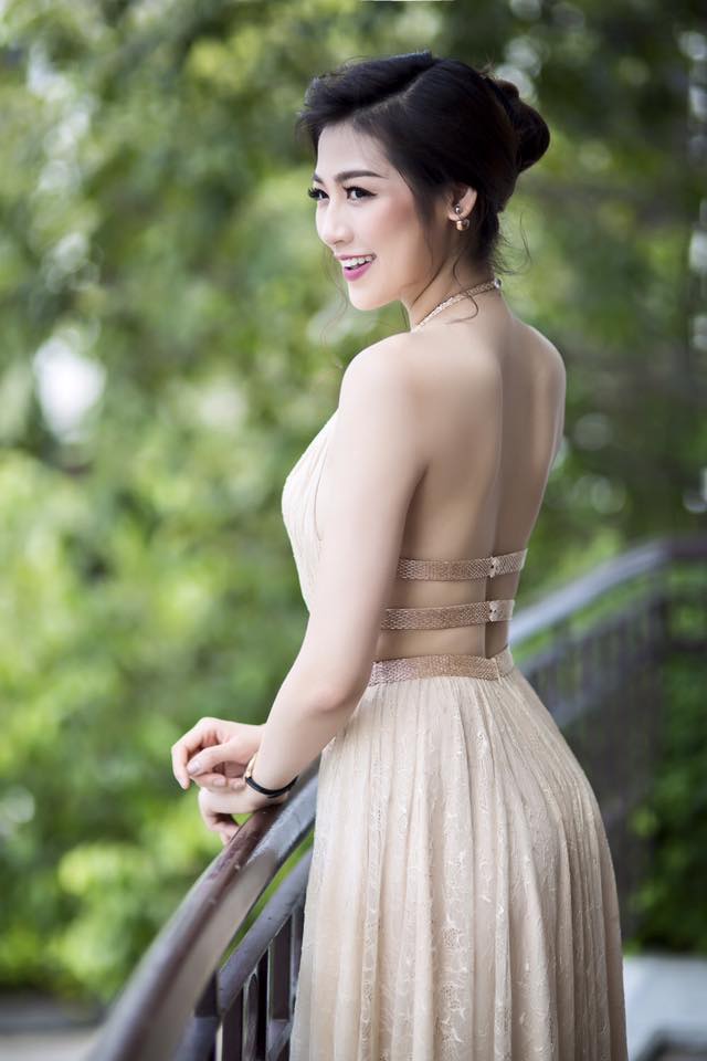 Vẻ cuốn hút của nàng Á hậu sinh năm 1993 sắp lấy chồng kém tuổi-8