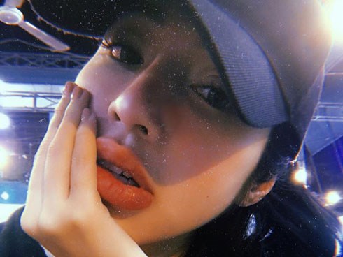 Phải chăng đến cả bà mẹ 2 con Elly Trần cũng chạy đua theo mốt 
