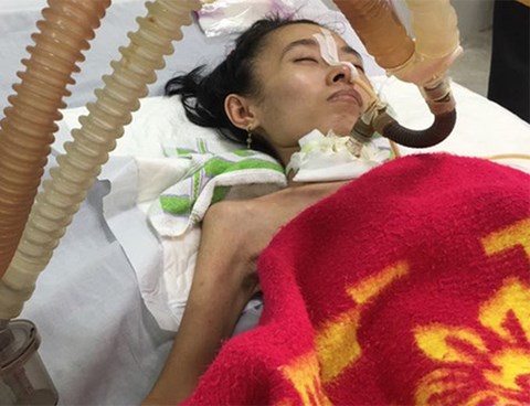 Người mẹ trẻ chỉ nặng 20kg cố giữ thai 5 tháng tuổi vẫn chờ một phương pháp để được sống tới ngày nhìn thấy con