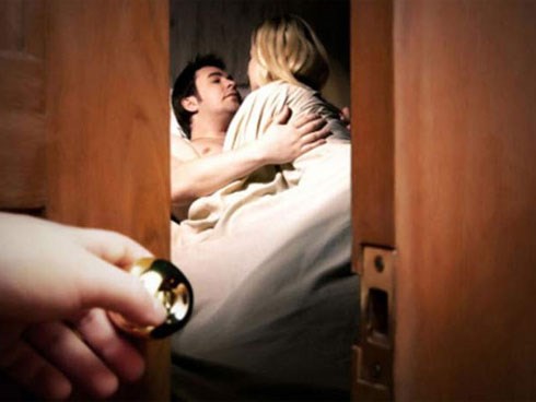 Bí mật gây sốc sau những lần chồng giúp đỡ em họ mỗi khi ông xã cô ấy vắng nhà