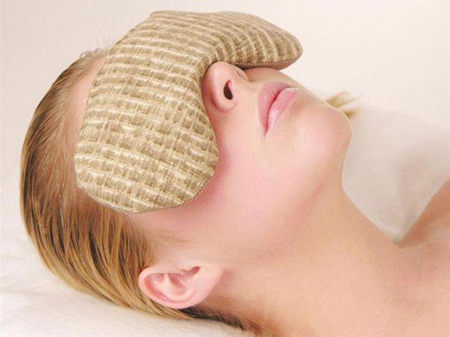 Cậu bé 11 tuổi mắt sưng như trứng, suýt mù vì bố mẹ cho nghịch điện thoại suốt 2 ngày-8