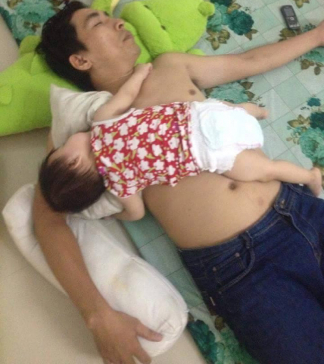 Đừng dại dột để trẻ ở nhà một mình với bố mùa World Cup-11