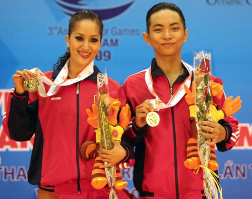 Những sao nam sở hữu gia thế khủng trong Vbiz: Cực kín tiếng nhưng lại là thiếu gia ngậm thìa vàng từ trong trứng nước-5