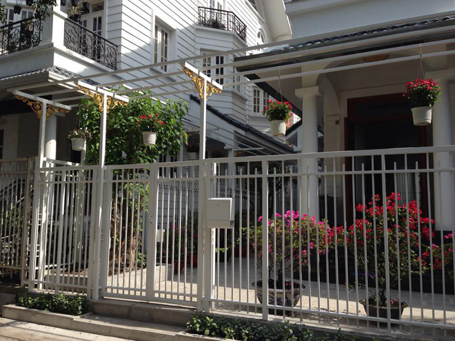 Những sao nam sở hữu gia thế khủng trong Vbiz: Cực kín tiếng nhưng lại là thiếu gia ngậm thìa vàng từ trong trứng nước-13