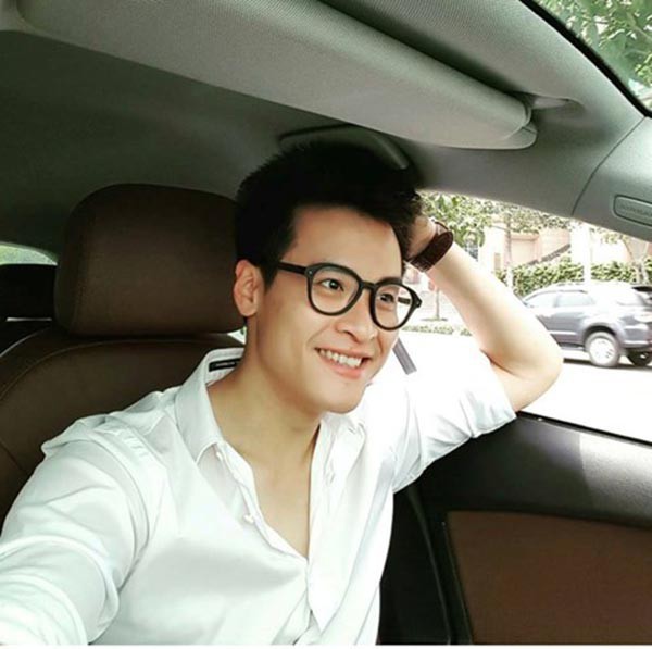 Những sao nam sở hữu gia thế khủng trong Vbiz: Cực kín tiếng nhưng lại là thiếu gia ngậm thìa vàng từ trong trứng nước-15