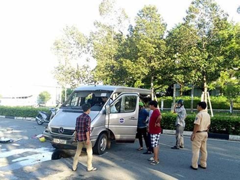 Xe Inova chạy ẩu khiến cháu bé 11 tuổi văng ra ngoài tử vong