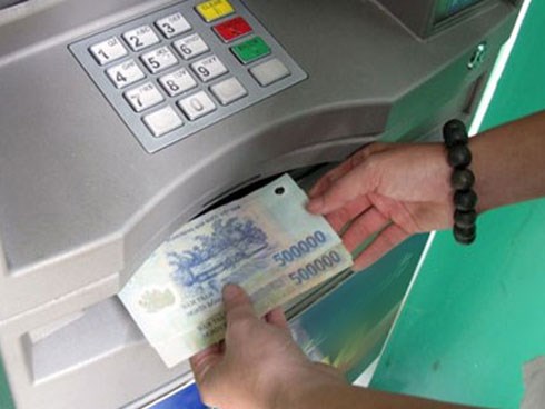 3 phút mất 22,5 triệu đồng trong tài khoản ATM