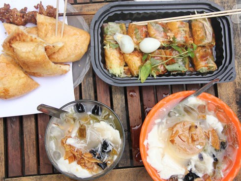 Khu tập thể Nghĩa Tân - thiên đường quà vặt chỉ cầm 30 ngàn kiểu gì cũng ăn được vài món ngon