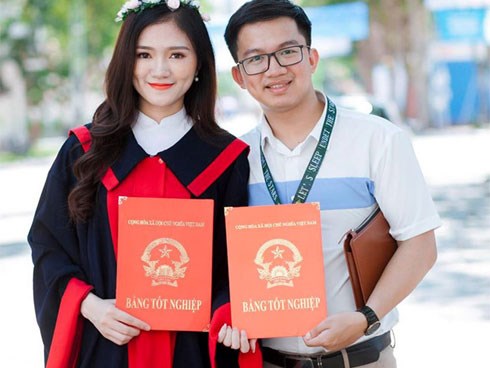 Nữ sinh được thầy giáo cầu hôn: 'Mình bị nhiều người ném đá'