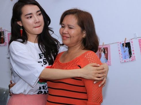 Tự thú nhiều lần muốn tự sát vì mẹ, Nhã Phương bị chỉ trích 'ăn mày dĩ vãng còn giả bộ tha thứ'