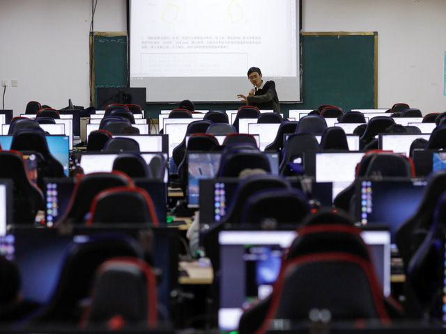 Chuyện đời nữ tỷ phú trẻ nhất thung lũng Silicon bỗng chốc hóa tay trắng-3