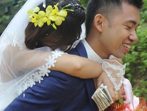 Cười ra nước mắt những khoảnh khắc chú rể đánh rơi mất cô dâu
