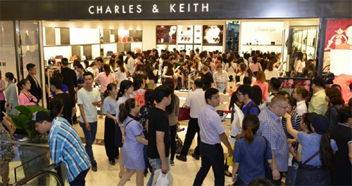 Hơn 2.100 cửa hàng khuyến mại xuyên đêm tại Vincom-2