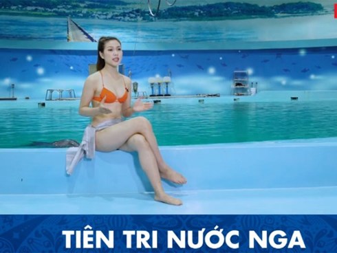 Video: MC kênh truyền hình Việt mặc bikini dẫn World Cup bị chỉ trích dữ dội