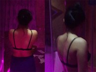 Tiếp viên massage không mặc áo, cởi nội y đấm bóp cho khách