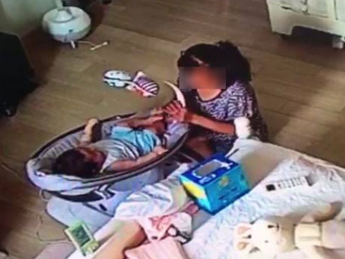 Hà Nội: Bất ngờ mở camera lên xem, người mẹ sốc khi thấy cảnh con trai đang ốm bị giúp việc tát liên tiếp vào mặt-5