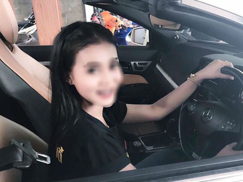 Chị gái khiến MXH tranh cãi vì bỏ anh công nhân nuôi mình 4 năm đại học để lấy chồng giàu, còn dạy 