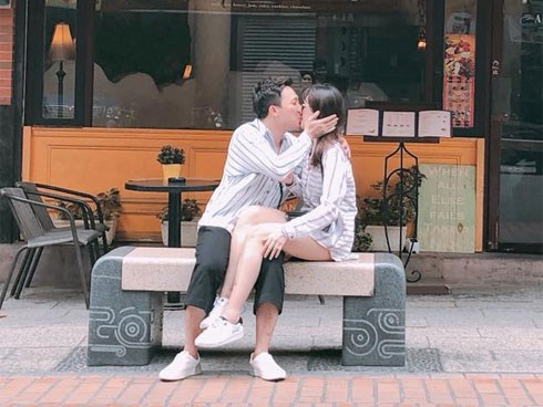 Lầy lội trên sân khấu thôi, ngoài đời Trấn Thành lại là một ông chồng 
