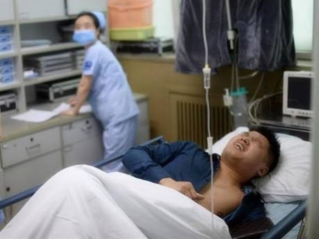 Người đàn ông 2 năm phẫu thuật sỏi thận 4 lần vì đồ uống nhiều người thích dùng buổi sáng