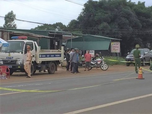 Mẹ bị tai nạn mất ngay trước cổng trường thi, nhà trường giấu để thí sinh yên tâm làm bài