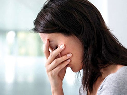 Đêm tân hôn, đang khí thế hừng hực thì tụt cảm xúc vì thấy chồng trong tư thế này
