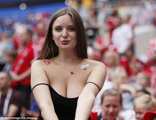 FIFA bất ngờ yêu cầu nhà đài cắt bớt các hình ảnh 'fan nữ gợi cảm' tại World Cup 2018 1