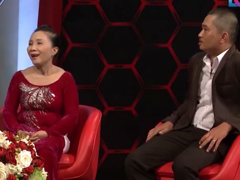 Mẹ chồng nàng dâu: Chàng trai đứng trước nhà lúc 11 giờ đêm khiến bà mẹ kinh hãi