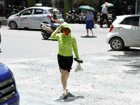 Ai đi dưới trời nắng nóng nhất định phải biết điều này kẻo ngất lịm, tử vong bất thình lình