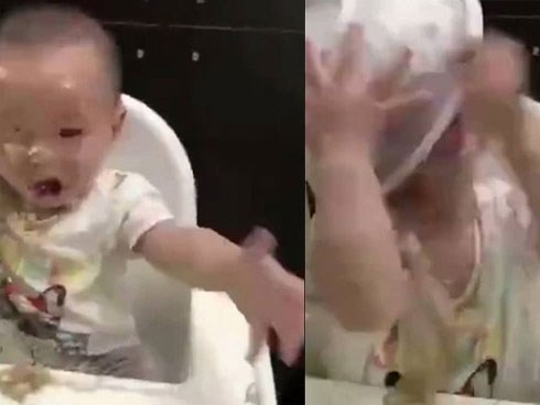 Em bé chỉ đổ một lần hết bát cháo khiến các mẹ bỉm sữa phát cuồng