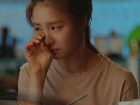 Nỗi khổ tâm không biết tỏ cùng ai của cô con dâu dành cả thanh xuân để… buôn chuyện điện thoại với mẹ chồng