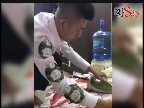 Chồng nhất định chọn quần áo cho vợ để đi sinh nhật