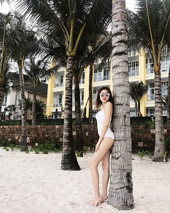 Ảnh đời thường nóng bỏng của nữ MC gợi cảm nhất VTV-12