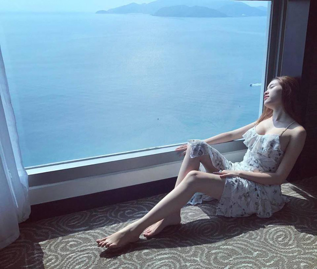 Ảnh đời thường nóng bỏng của nữ MC gợi cảm nhất VTV-17