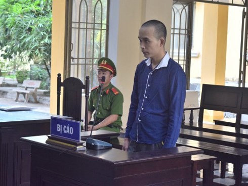 Níu kéo tình cảm bất thành, nam thanh niên dùng dao và kim tiêm có bơm thuốc trừ sâu để tấn công người yêu cũ