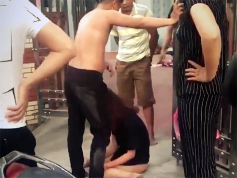 Điều tra vụ cô gái bị lột đồ, đánh ghen dã man ở Quảng Ninh