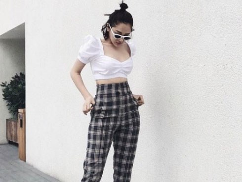 Chiếc áo 2 trong 1 giúp sao Việt khoe vẻ sexy hết nấc mà không ai 'ném đá'
