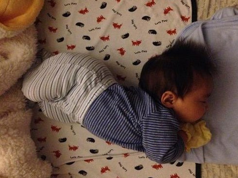 Chưa cần bác sĩ cũng biết trẻ mắc bệnh gì chỉ nhờ ngắm bé ngủ trưa