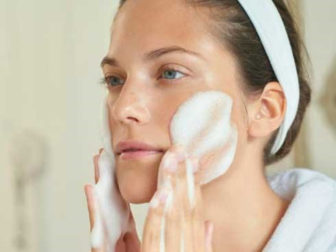 Các bước chăm sóc da dầu chuẩn từ bác sĩ da liễu