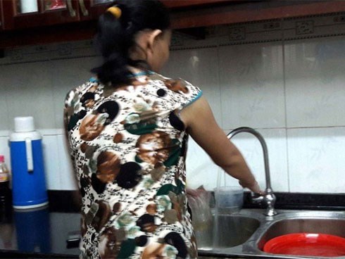 Mẹ bầu đau đầu vì ôsin ngày ngủ trưa 4 tiếng, chỉ nấu 1 bữa cơm, tháng nhận lương 7 triệu mà còn than mệt