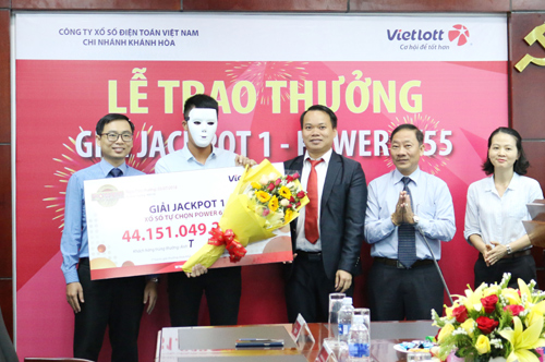 Lộ diện tỷ phú Quảng Bình trúng 44 tỷ Jackpot Power 6/55-2