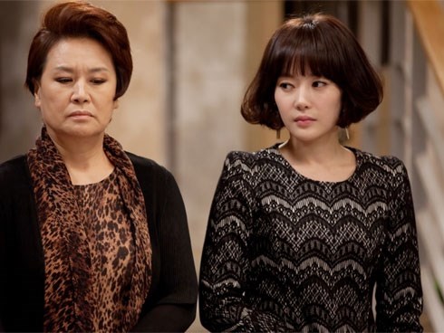 Mẹ chồng ghê gớm bàng hoàng khi biết danh tính người tài trợ 300 triệu phẫu thuật