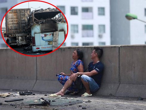 Tiếng khóc xé lòng khi thai phụ 6 tháng mắc kẹt trong xe khách bị cháy rụi ở Hà Nội