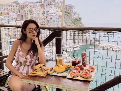 Đam mê sống ảo Instagram, hotgirl đình đám Hongkong bị 